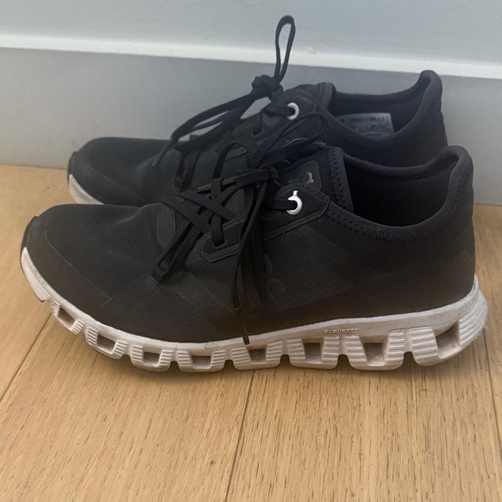 On cloud Athletic Shoes with White Soles